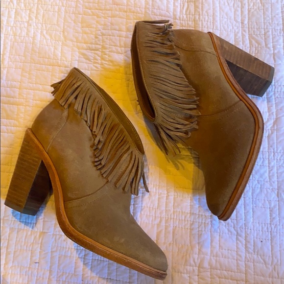 LIKE NEW JOIE fringe booties size 6 - Picture 3 of 10